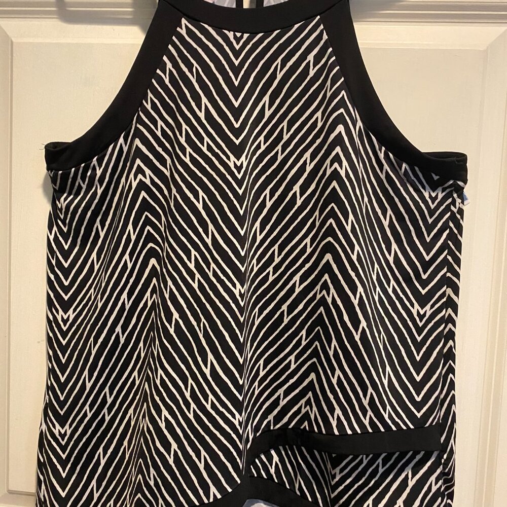 Ariella Black and White Modern Pattern Sleeveless Top Sz Large